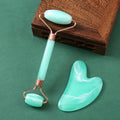 Rouleau et Gua Sha pour un massage facial, beauté musculaire et soin de la peau.