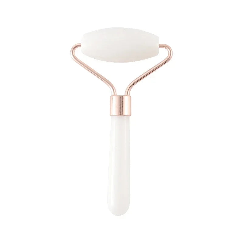Rouleau et Gua Sha pour un massage facial, beauté musculaire et soin de la peau.