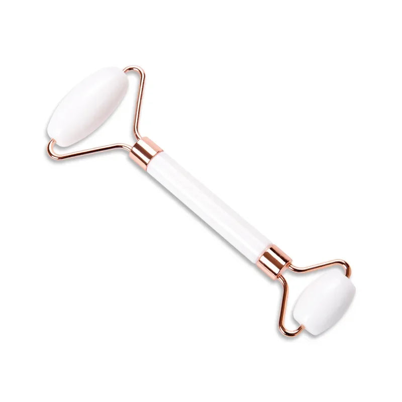 Rouleau et Gua Sha pour un massage facial, beauté musculaire et soin de la peau.