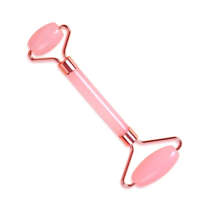 Rouleau et Gua Sha pour un massage facial, beauté musculaire et soin de la peau.